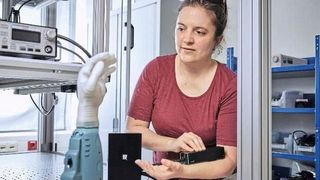 The magnetic field sensor from Q.ANT is being further miniaturized and will in the future be installed directly in prosthetics. The sensor can measure the smallest electric currents via their magnetic field. (Image:Q.ANT)