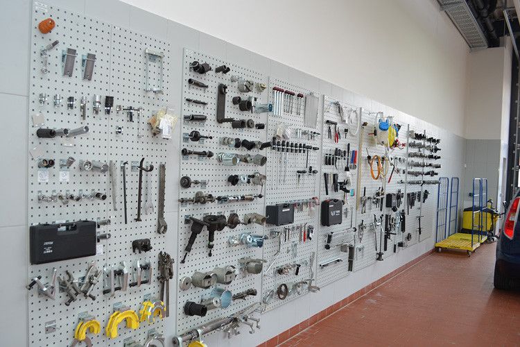 Das Werkzeug hängt an Ort und Stelle. (Foto: Grimm)