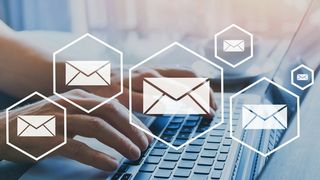 email-marketing-or-newsletter-concept-sending-e-mails-stockpack-adobe-stock-scaled (Quelle: Song_about_summer-Adobe Stock)