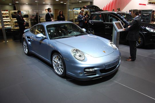 Der 911 Turbo S bringt leistungsstarke 530 PS auf den Asphalt.  (Archiv: Vogel Business Media)