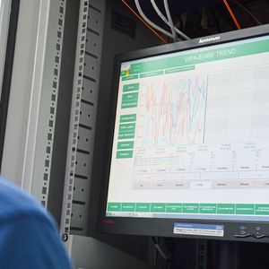 Auf dem zentralen Server laufen alle Daten auf, werden über die Software verarbeitet und über einen Bildschirm übersichtlich dargestellt. 