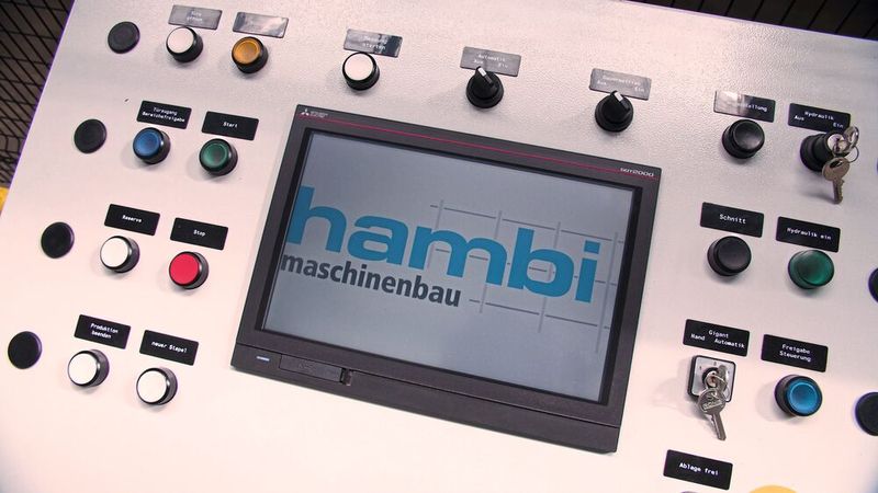 The operation and visualization of the system are carried out via a GOT operating device as well as some switches and buttons. (Image:hambi mechanical engineering)