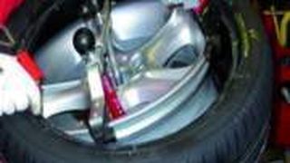 Run-flat- und UHP-Reifen müssen speziell montiert und demontiert werden.  (Foto: WDK)