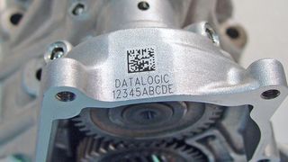 Das Lasermarkieren ermöglicht gut lesbare, langlebige Kennzeichnungen und ist deshalb unter anderem in der Automobilindustrie beliebt. (Datalogic)