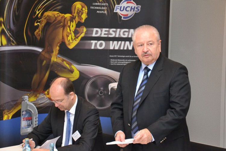 Jürgen Karpinski bilanzierte in Mannheim das Autojahr 2014. Über das kommende Jahr sagte der ZDK-Präsident: „In 2015 sind rund 2,95 Millionen Pkw-Neuwagenzulassungen denkbar.“ (Foto: Michel)