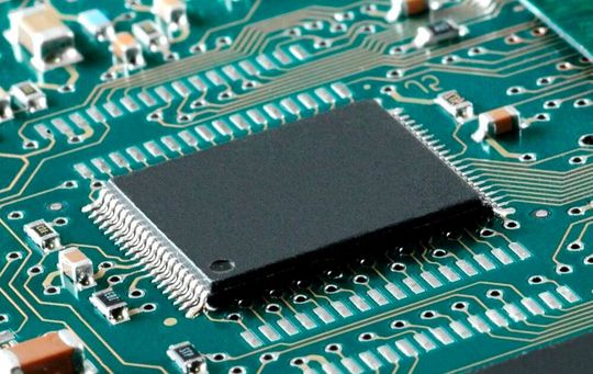 Forscher haben sich mal umgehört und zusammengetragen, welche Technologien weltweit im Fokus der Landeslenker stehen. Staatssicherheit und Unabhängigkeit von Ressourcen stehen meist dahinter. Künstliche Intelligenz, Mikrochips und Quantencomputing zählen dabei viel ...(Bild:  K. Ribbelt)