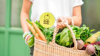 Neue Wege für nachhaltigere Lebensmittel in der EU: Eine Studie des ZALF zeigt auf, wie innovative Lebensmittelkennzeichnung Landwirtschaft motivieren und Verbraucherinnen und Verbraucher besser informieren kann. (Symbolbild) (Bild: rh2010 - stock.adobe.com)