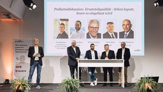 Auf der Fachtagung Freie Werkstätten diskutierten (v. l.) unter der Leitung von Jan Rosenow ( »kfz-betrieb«) Stephan Westbrock (Select), Stephan Bens (Carat), Jeffrey Kilian (ZDK) und Thomas Fischer (Aampact) über das Thema Ersatzteilqualität. (Bild: Stefan Bausewein)