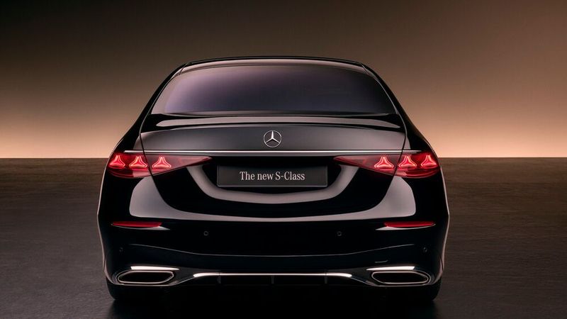 In der Oberklasse bleibt weiterhin Chromschmuck angesagt. (Bild: Mercedes-Benz)