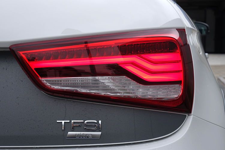 ...und die mit ihnen kombinierten LED-Heckleuchten sind optional und stammen dabei aus der Oberklasse. (Foto: Jens Scheiner)