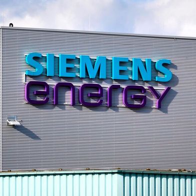 Siemens Energy has discovered the USA as a prosperous growth market for network technology and gas turbines! In order to be able to meet demand at some point, the company is already digging deeper into its pockets ... (Image:Siemens Energy)