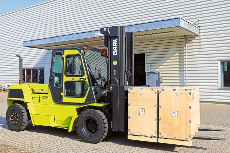 Der neue Dieselstapler „C80D900“ von Clark trägt 8 t bei 900 mm Lastschwerpunkt. (Bild: Clark)