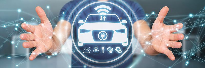 Vernetzte Fahrzeuge und datenbasierte Services spielen eine zentrale Rolle für die Zukunft der Automobilhersteller. Vernetzte Fahrzeuge und datenbasierte Services spielen eine zentrale Rolle für die Zukunft der Automobilhersteller.