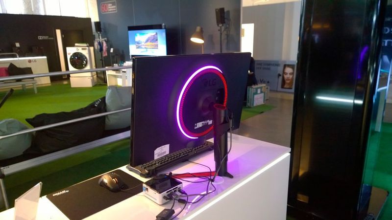 Der Gaming-Monitor ist an der Rückseite mit LEDs ausgerüstet, deren Farbe sich passend zum Bildinhalt ändert. LG bezeichnet die Funktion als Sphere Lighting. (Vogel IT-Medien)