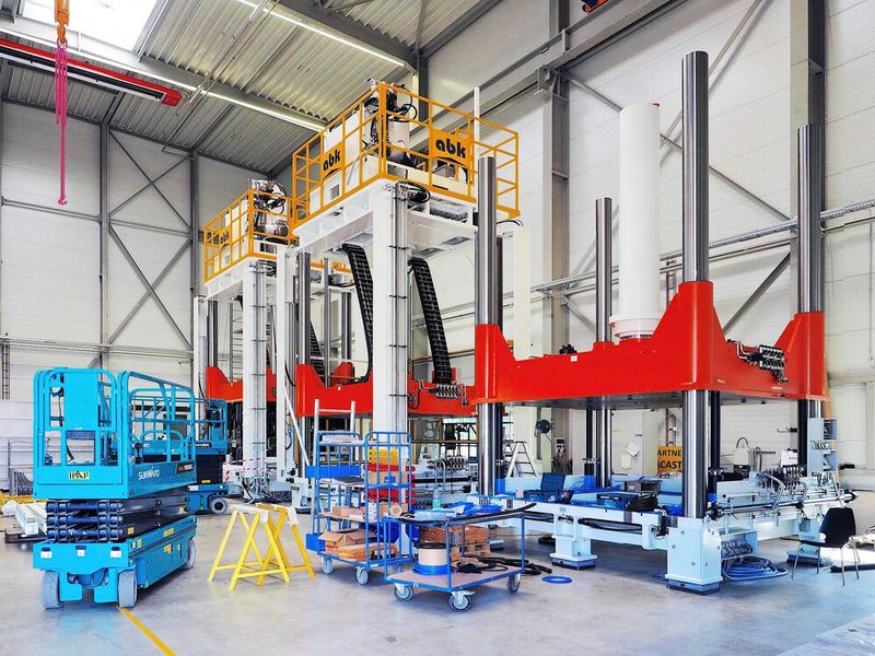 Aulbach Automation is a market leader in the manufacture of trimming presses for large castings. (Source: Stephan Auch/ Roemheld)