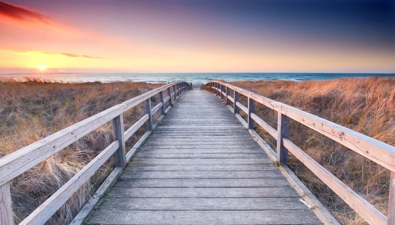 Die Bildergalerie zeigt das Ergebnis einer Umfrage unter Deutschen im August 2016, was die Befragten für einen zusätzlichen Urlaubstag tun würden. Mehrfachnennungen waren möglich. Eine graphische Übersicht mit Trennung nach Geschlecht befindet sicht am Ende der Bildergalerie. (Bild: Jenny Sturm/Fotolia.com)