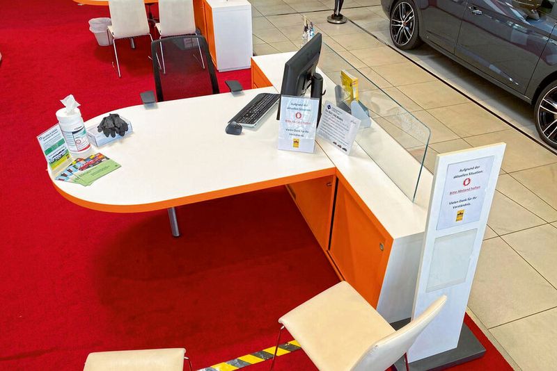 Dabei galt es in den Betrieben ausreichend Vorbereitungen zu treffen, um Kunden wie Mitarbeiter vor einer Ansteckung zu schützen. (Bild: Autohaus Berolina)