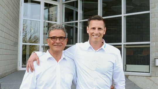 Marc Senn übernimmt die Geschäftsleitung von Carl Geisser von Vater Bruno Senn. Marc Senn übernimmt die Geschäftsleitung von Carl Geisser von Vater Bruno Senn.