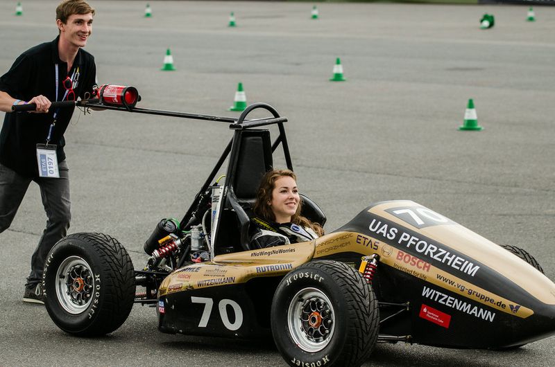 115 Studenten-Team kämpften am 29. Juli bis 3. August um den Sieg bei dem Formula Student Germany Wettbewerb 2014 am Hockenheimring (Formula Student Germany/Shetty)