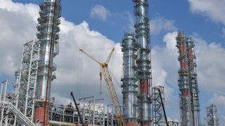 Constructruction of the second stage of gas fractionation uniit (GFU-2) at Tobolsk-Neftekhim (Picture: Sibur)