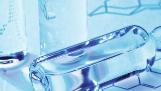 1 Ob Pharma- oder Halbleiterindustrie – für viele Anwendungen benötigt man reinstes Wasser.  (© Eisenhans - Fotolia)