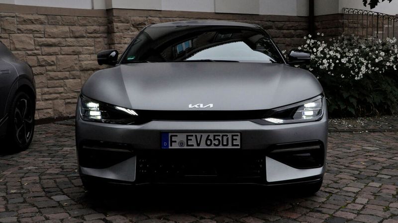 Die Tigernasen-Front hat Kia neu interpretiert. (Bild: Wehner)