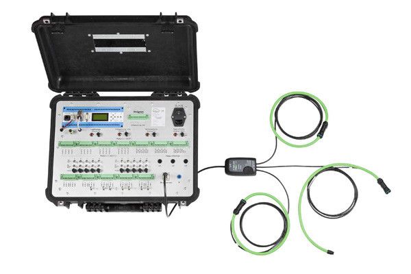 Energieeffizienzsteigerung leicht gemacht: Der Messkoffer von Delphin Technology ermöglicht ein ganzheitliches Monitoring aller relevanten Energiekenngrößen. Hier kommen als Messwandler Rogowski-Spulen zum Einsatz, die sich auch unter engen Platzverhältnissen anbringen lassen. (Bild: Delphin Technology / Thomas Geisel)