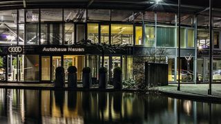 Der Audi-Betrieb des Autohauses Nauen ist ein architektonischer Blickfang. (Hans Uwe Mahsen)