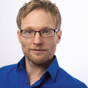 „Pionierunternehmen können durch KI-Anwendungen so beträchtliche Gewinne verbuchen, dass sie ernsthafte Bedrohungen für die Geschäftsmodelle von Firmen in unterschiedlichen Branchen gleichzeitig darstellen“, sagt Michael W. Stiller, Geschäftsführender Gesellschafter der Heydelberger GbR.