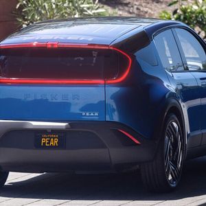 Das Rücklicht des Pear bildet ein großes LED-Oval.(Bild:  Fisker)