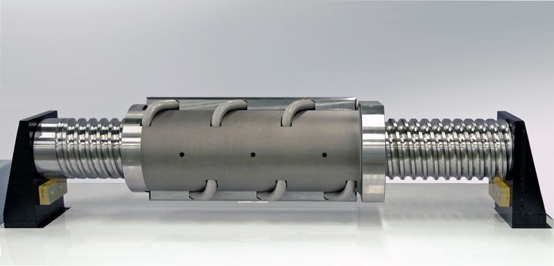 Zu den aktuellen Neuheiten bei den NSK-Kugelgewindetriebe gehört die „Super-Large“-Serie für elektrische Kunststoff-Spritzgießmaschinen bis 3000 t Schließkraft. (NSK)