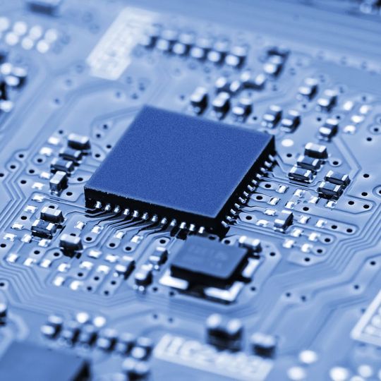 Frequenzbestimmende Komponenten: PETERMANN-TECHNIK bietet neben einem umfangreichen Produktspektrum auch Engineering- und Logistikdienstleistungen. Frequenzbestimmende Komponenten: PETERMANN-TECHNIK bietet neben einem umfangreichen Produktspektrum auch Engineering- und Logistikdienstleistungen.