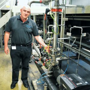 Bild 1: Hightech-Pumpenstation der KTL-Anlage von EBM-Papst in Mulfingen in Kalrezausführung mit Sperrwasserbeaufschlagung.