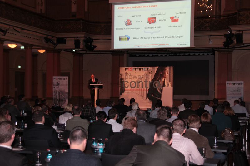 Christian Vogt (Fortinet) eröffnet die 7. Fortinet Partnerkonferenz. (Archiv: Vogel Business Media)