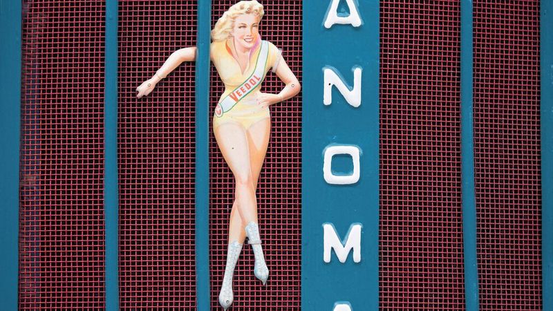 Auch an nicht ganz so schnellen Fahrzeugen wurde die beliebte Figur damals wie heute angebracht. (Bild: picture alliance/Friso Gentsch/dpa)