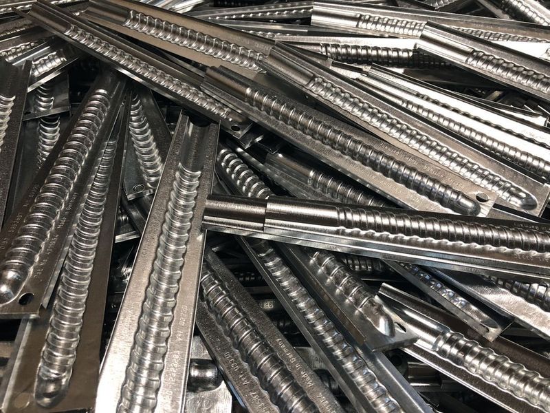 Bauteile, die Sixt auf der Servopresse von Schuler fertigt. (VCG/Finus)