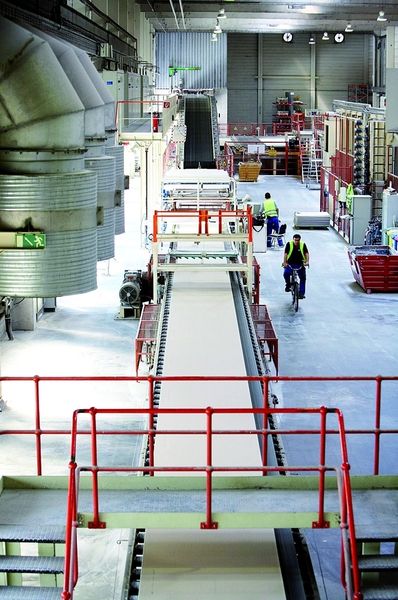 Bild 3: Nur mit dem Fahrrad bewältigen die Mitarbeiter der Brieselanger Produktion die langen Wege. (Archiv: Vogel Business Media)