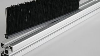 Die Leistenbürsten von Mink lassen sich einfach in Profile einklipsen. (Bild: Mink)