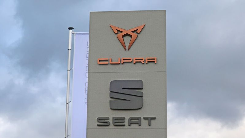 Cupra ist in Deutschland weiter auf Erfolgskurs, doch auch der Seat-Absatz wächst wieder. Mittelfristig soll Cupra aber allein 100.000 Neuwagen im Jahr stellen.(Bild:  Grimm/»kfz-betrieb«)
