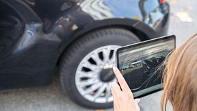 Die DAT-Software Fast Track AI unterstützt nicht nur Tablets und Smartphones, sondern auch Portalscanner bei der Schadenaufnahme. (Bild: DAT)