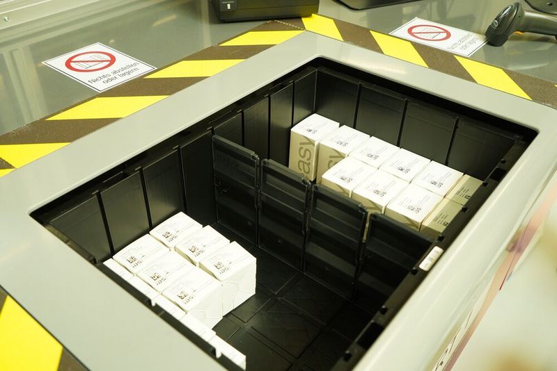 Die „Autostore“-Behälter können für mehrere Artikel gleichzeitig genutzt werden. (Hörmann)