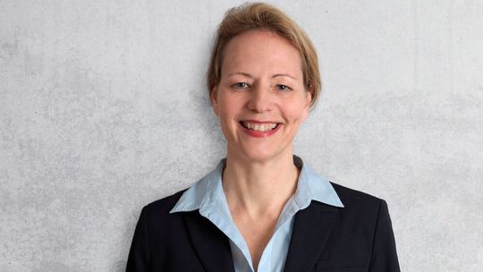 Dr. Elske Fehl-Weileder, Fachanwältin für Insolvenz- und Sanierungsrecht bei Schultze & Braun: „Arbeitgeber müssen sich bei einer Pfändung des Einkommens eines Arbeitnehmers regelmäßig die Frage stellen: pfändbar oder nicht pfändbar?“(Bild:   Schultze & Braun)