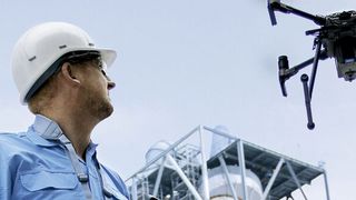 Las empresas del sector químico y de procesamiento químico utilizan cada vez más los drones para la vigilancia exterior de sus instalaciones, las fugas de gas o las emisiones, ya que estos aparatos pueden acceder a plataformas elevadas. (Fuente:Thyssenkrupp Industrial Solutions)