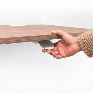 Aus dem Sitz in den Stand in weniger als einer Sekunde – das verspricht Leuwico mit seiner neuen H2-Schnellverstellung für Tische.(Bild:  Leuwico)