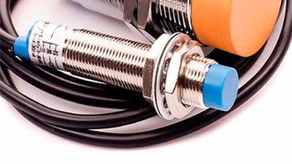 Feldsensoren: Sensor-Gehäuse werden immer kleiner. Die Elektronik muss trotzdem die Zuverlässigkeit über die Lebensdauer der Komponente gewährleisten.  (TI)