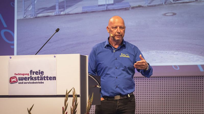 Anschaulich und vor allem detailreich geriet die Vorstellung von Rainer Schwanfelder, Geschäftsführer der Schwanfelder GmbH und Gewinner des diesjährigen Deutschen Werkstattpreis, und seiner Prüfstraße Marke Eigenbau. (Bild: Stefan Bausewein)