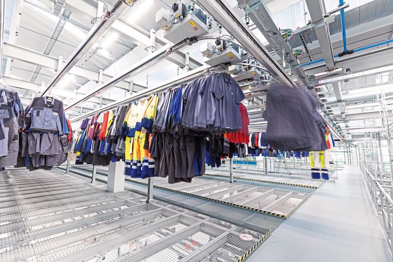 Nachhaltiges Geschäftsmodell: Berufskleidung im Textil-Service bleibt lange funktionsfähig. (Bild: Mewa)