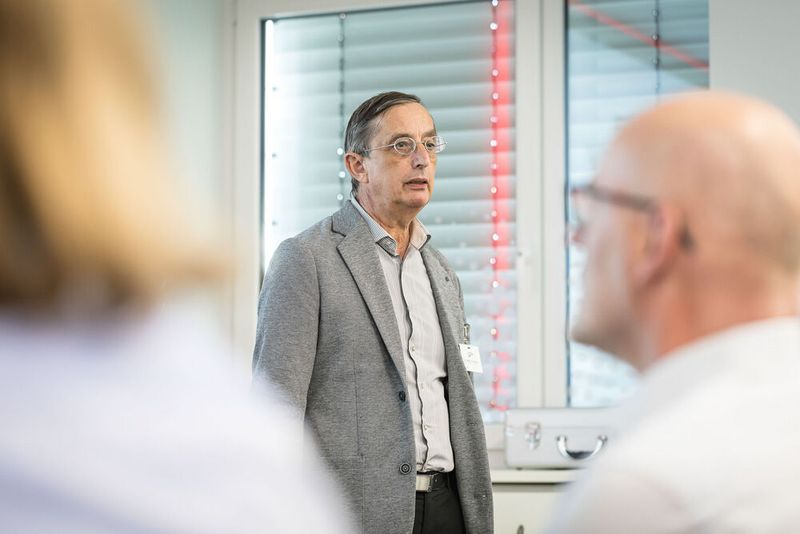 Anwenderkongress Steckverbinder 2023: Tag 1 mit Basisseminaren, Podiumsdiskussion und Posterslam. (Bild: Stefan Bausewein)