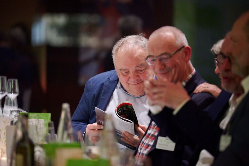 Impressionen vom ELEKTRONIKPRAXIS Frühlingsfest 2023 im Ketterer Kunst mit der Verabschiedung von Johann Wiesböck.  (Bild: © EYE AM CHRIS)