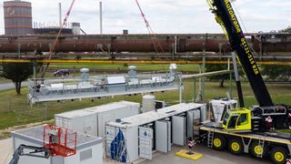 Der weltweit leistungsstärkste Hochtemperaturelektrolyseur wird in Salzgitter angeliefert. Die PTB und  Salzgitter Flachstahl  arbeiten zusammen, um eine präzise Mengenmesstechnik für den damit produzierten Wasserstoff zu entwickeln. (Salzgitter)